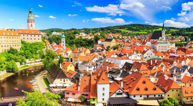 ☀️ Babí léto v Českém Krumlově!☀️

Přijeďte si užít kouzlo podzimních dnů v historickém srdci jižních Čech. 🌿 Toulejte se ulicemi krásného města, prozkoumejte památky, muzea, galerie a hlavně relaxujte. 💫 Penzion KOVÁRNA vám poskytne zázemí pro objevování krás Českého Krumlova. Ráno se můžete těšit na skvělou snídani v historické jídelně, která je zahrnuta v ceně pobytu. ☕️

🌞 Nenechte si ujít tuto jedinečnou atmosféru babího léta! 

Těšíme se na vaši návštěvu! 💛

📅 Rezervace zde: www.penzionkovarna.eu/rezervace/

👉 www.penzionkovarna.eu 
💌 info@penzionkovarna.eu 
📞 771 228 828

#ceskykrumlovofficial#krumlov#babileto#dovolena#jiznicechy